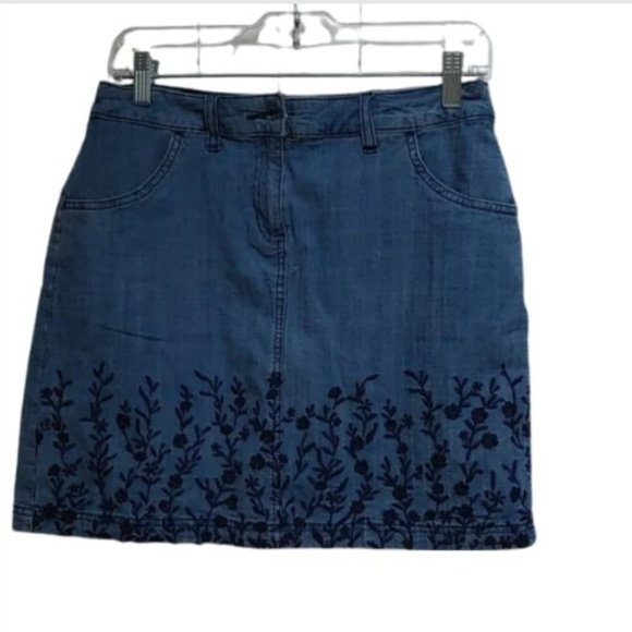 Karen Scott dark blue embroidered jeans skort size 4 petite button fly - Picture 2 of 12